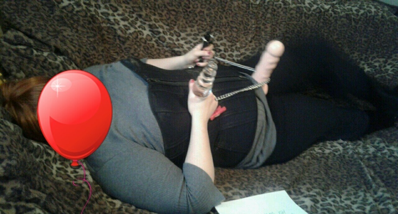 Сладкая клубничка хочет чтобы её смешали с мороженкой. Девушка ищет мужчину в е Сладкая клубничка хочет чтобы её смешали с мороженкой. Девушка ищет мужчину в е